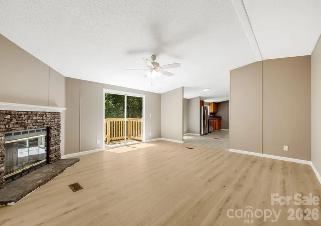 Photo 4 of Single family home for sale at 81 Spring Mountain Rd, Fairview, NC 28730 | MLS# 4418675 | Listing updated on 2026-09-23