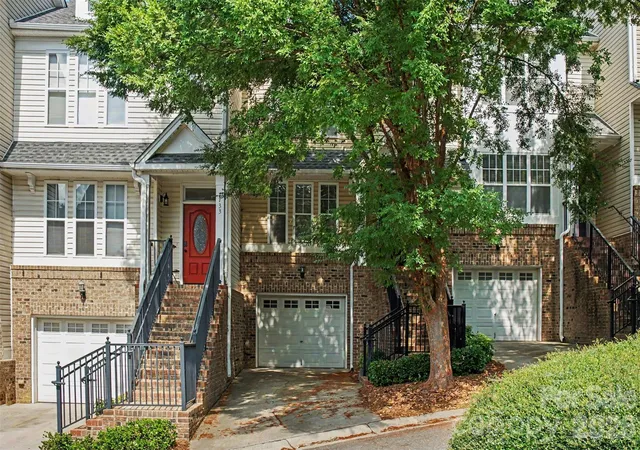 Photo 3 of Townhouse for sale at 7137 Founders Clb Ct, Charlotte, NC 28269 | MLS# 4418693 | Listing updated on 2026-09-25