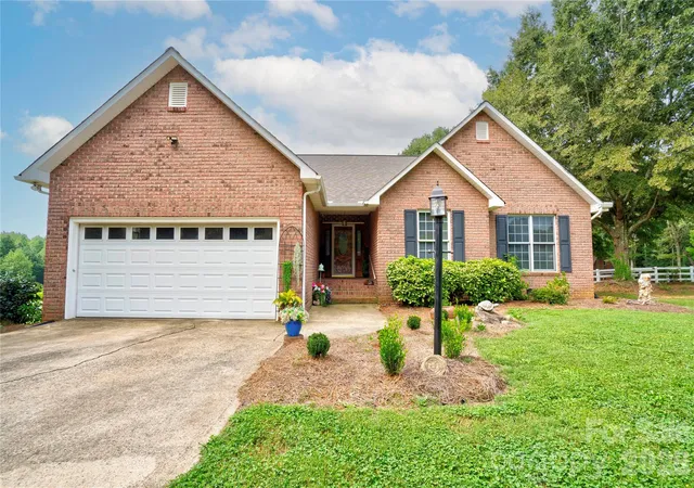 Photo 1 of Single family home for sale at 8 Charger Ct, Shelby, NC 28152 | MLS# 4418696 | Listing updated on 2026-10-06