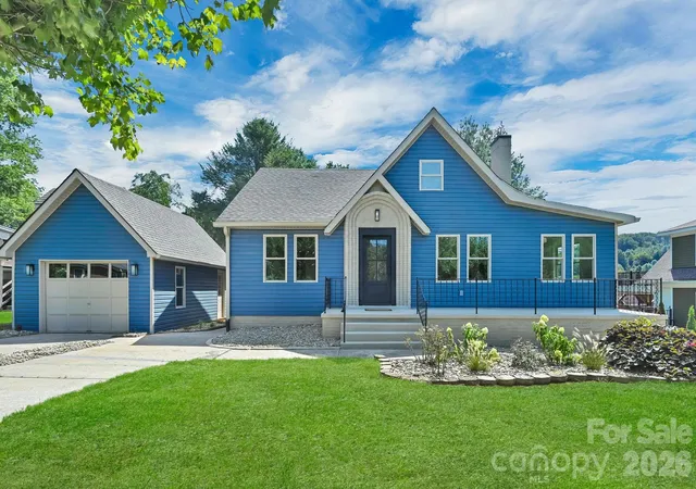 Photo 2 of Single family home for sale at 34 Long View Dr, Burnsville, NC 28714 | MLS# 4418705 | Listing updated on 2026-08-28
