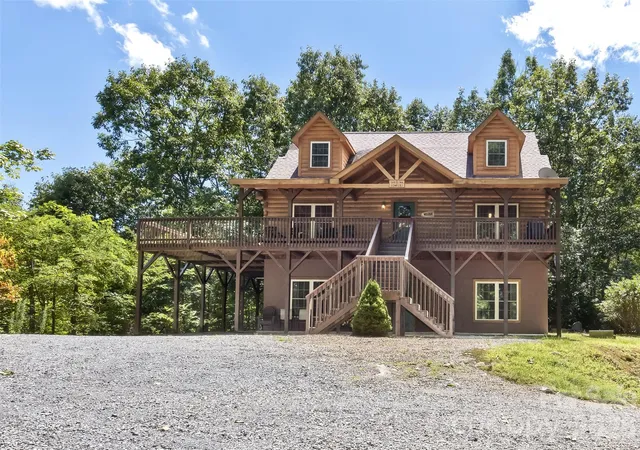 Photo 2 of Single family home for sale at 153 Tall Oaks Dr, Maggie Valley, NC 28751 | MLS# 4418740 | Listing updated on 2026-09-01