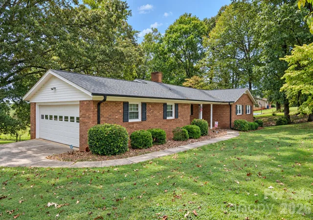 Photo 3 of Sale Pending at 116 White Dogwood Ln, Statesville, NC 28625 | MLS# 4418743 | Listing updated on 2026-09-29