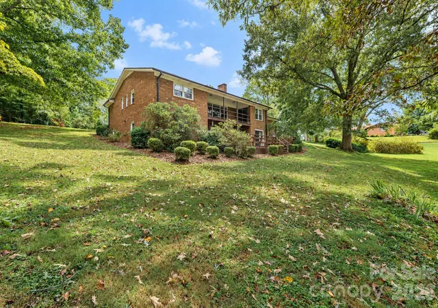 Photo 4 of Sale Pending at 116 White Dogwood Ln, Statesville, NC 28625 | MLS# 4418743 | Listing updated on 2026-09-29