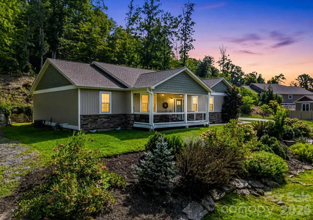 Photo 1 of Single family home for sale at 39 Bee Tree Village Pkwy, Swannanoa, NC 28778 | MLS# 4418753 | Listing updated on 2026-10-04