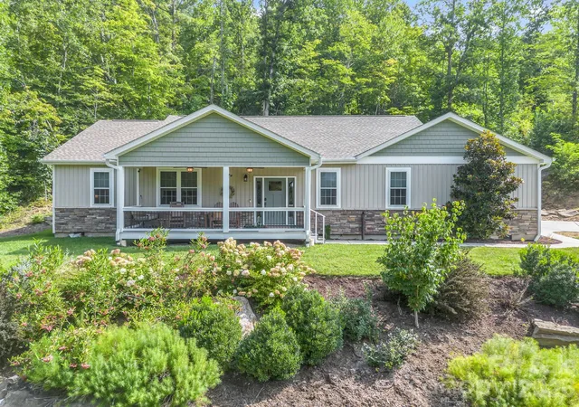 Photo 3 of Single family home for sale at 39 Bee Tree Village Pkwy, Swannanoa, NC 28778 | MLS# 4418753 | Listing updated on 2026-10-04