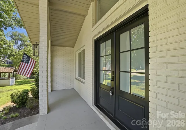 Photo 1 of Single family home for sale at 332 Shoreline Loop, Mooresville, NC 28117 | MLS# 4418767 | Listing updated on 2026-10-08