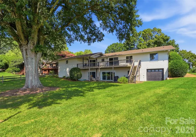 Photo 3 of Single family home for sale at 332 Shoreline Loop, Mooresville, NC 28117 | MLS# 4418767 | Listing updated on 2026-10-08