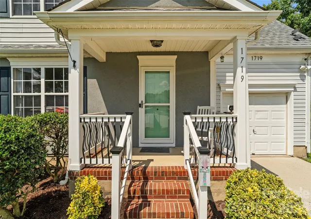 Photo 3 of Sale Pending at 1719 Oleander Hl Ct, Charlotte, NC 28214 | MLS# 4418784 | Listing updated on 2026-09-16
