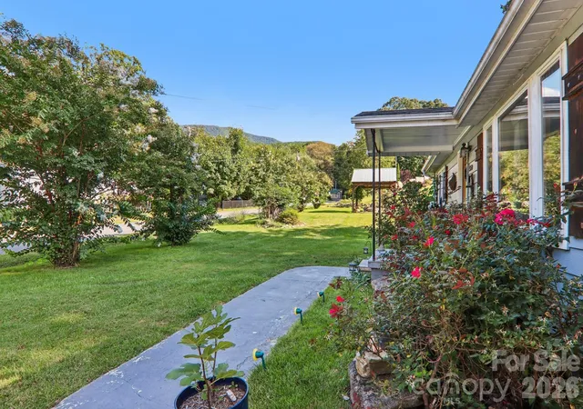 Photo 3 of Single family home for sale at 550 Lickstone Rd, Waynesville, NC 28786 | MLS# 4418798 | Listing updated on 2026-10-06