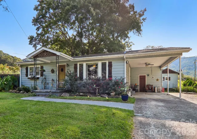 Photo 4 of Single family home for sale at 550 Lickstone Rd, Waynesville, NC 28786 | MLS# 4418798 | Listing updated on 2026-10-06