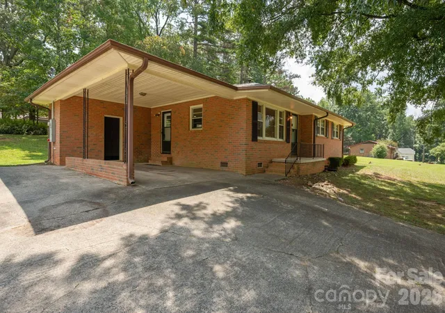 Photo 2 of Single family home for sale at 901 S 10th St, Bessemer City, NC 28016 | MLS# 4418802 | Listing updated on 2026-09-29