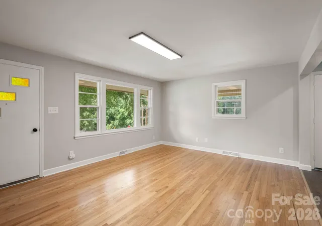 Photo 4 of Single family home for sale at 901 S 10Th St, Bessemer City, NC 28016 | MLS# 4418802 | Listing updated on 2026-09-29