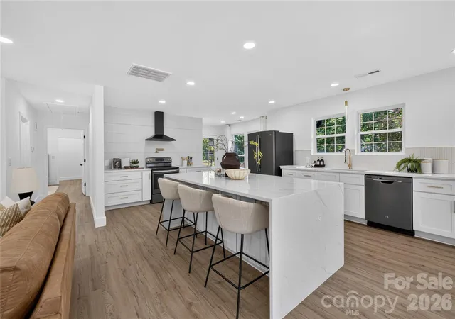 Photo 1 of Single family home for sale at 153 Woodlynn Dr, Charlotte, NC 28214 | MLS# 4418803 | Listing updated on 2026-08-28