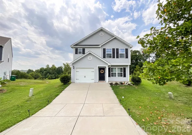Photo 1 of Single family home for sale at 3005 Chatuge Ct, Charlotte, NC 28214 | MLS# 4418822 | Listing updated on 2026-10-12