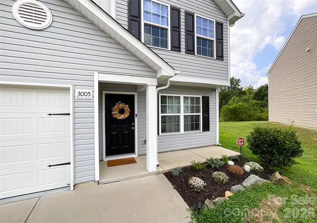 Photo 2 of Single family home for sale at 3005 Chatuge Ct, Charlotte, NC 28214 | MLS# 4418822 | Listing updated on 2026-10-12