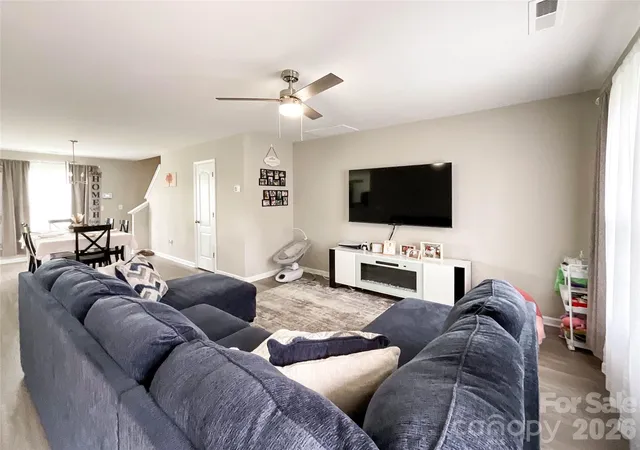Photo 3 of Single family home for sale at 3005 Chatuge Ct, Charlotte, NC 28214 | MLS# 4418822 | Listing updated on 2026-10-12