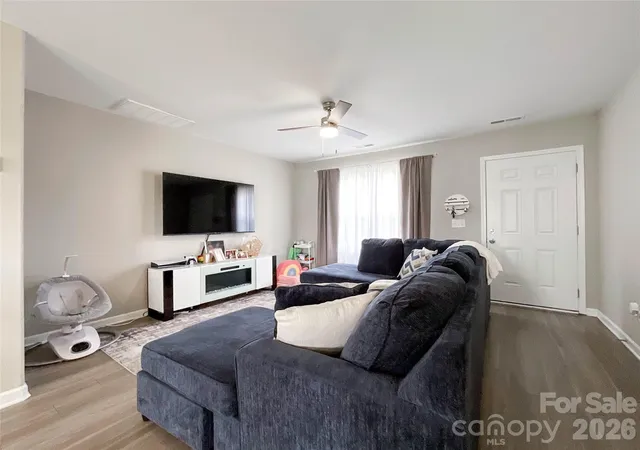 Photo 3 of Single family home for sale at 3005 Chatuge Ct, Charlotte, NC 28214 | MLS# 4418822 | Listing updated on 2026-10-12