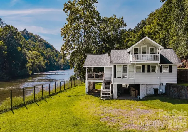 Single family home for sale at 1380 Hwy 19A Hwy, Whittier, NC 28789 | MLS# 4418824