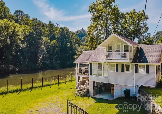 Photo 2 of Single family home for sale at 1380 Hwy 19a Hwy, Whittier, NC 28789 | MLS# 4418824 | Listing updated on 2026-08-28