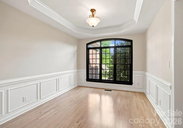 Photo 2 of Single family home for sale at 5111 Downing Crk Dr, Charlotte, NC 28269 | MLS# 4418841 | Listing updated on 2026-10-24