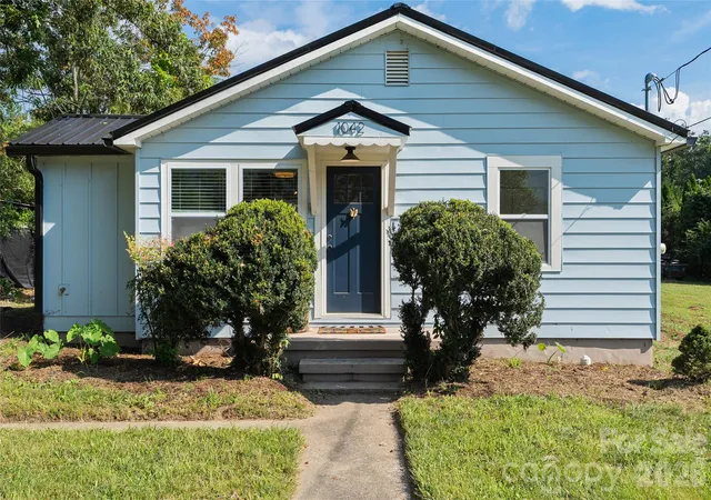 Photo 1 of Single family home for sale at 1042 Old Us 70 Hwy Hwy, Black Mountain, NC 28711 | MLS# 4418866 | Listing updated on 2026-09-01