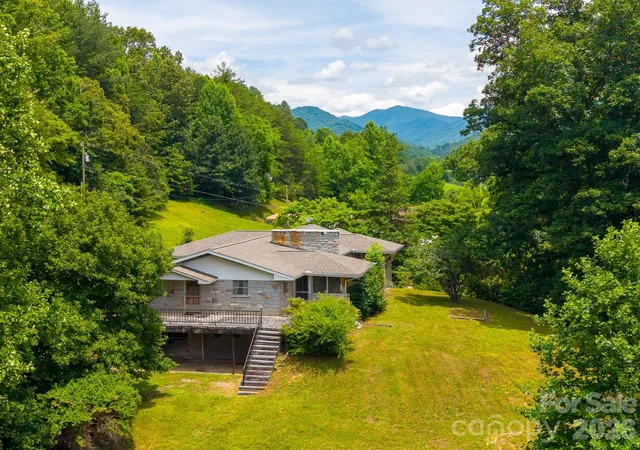 Photo 2 of Single family home for sale at 222 Mitchell Mountain Rd, Bryson City, NC 28713 | MLS# 4418882 | Listing updated on 2026-08-28