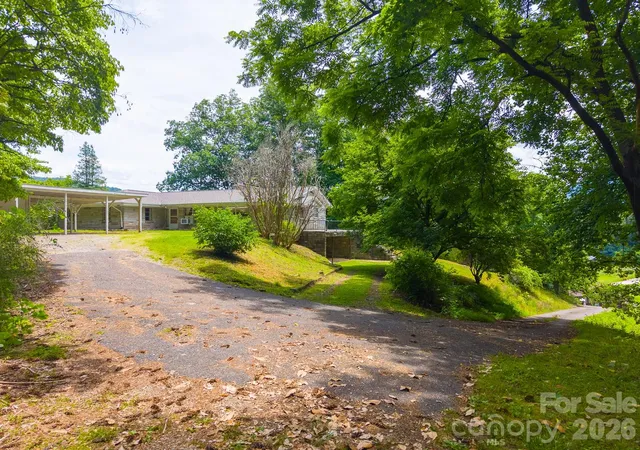 Photo 3 of Single family home for sale at 222 Mitchell Mountain Rd, Bryson City, NC 28713 | MLS# 4418882 | Listing updated on 2026-08-28