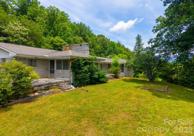 Photo 5 of Single family home for sale at 222 Mitchell Mountain Rd, Bryson City, NC 28713 | MLS# 4418882 | Listing updated on 2026-08-28