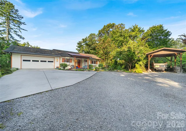 Photo 3 of Single family home for sale at 374 Riverside Est Rd, Brevard, NC 28712 | MLS# 4418900 | Listing updated on 2026-09-29