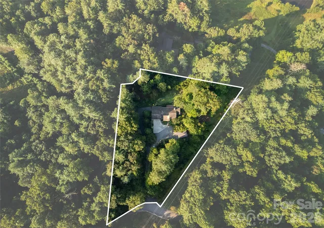 Photo 3 of Single family home for sale at 374 Riverside Est Rd, Brevard, NC 28712 | MLS# 4418900 | Listing updated on 2026-09-29
