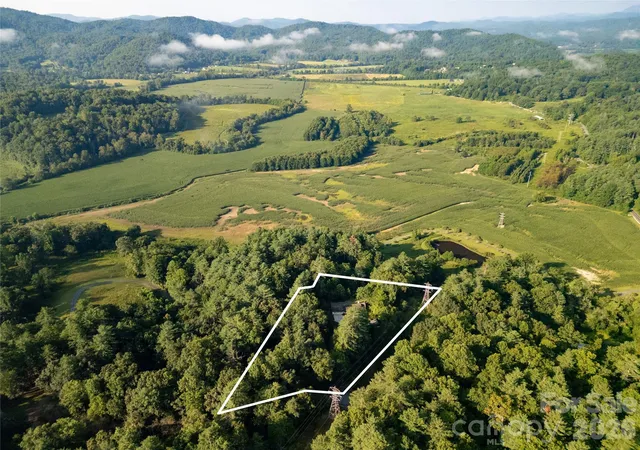 Photo 4 of Single family home for sale at 374 Riverside Est Rd, Brevard, NC 28712 | MLS# 4418900 | Listing updated on 2026-09-29