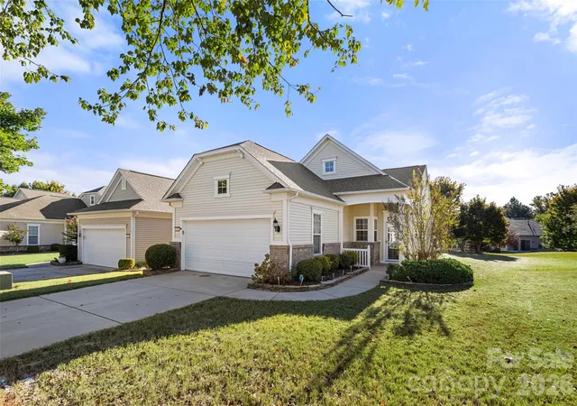 Photo 1 of Single family home for sale at 16344 Raven Crst Dr, Fort Mill, SC 29707 | MLS# 4418903 | Listing updated on 2026-10-05