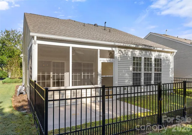 Photo 2 of Single family home for sale at 16344 Raven Crst Dr, Fort Mill, SC 29707 | MLS# 4418903 | Listing updated on 2026-10-05