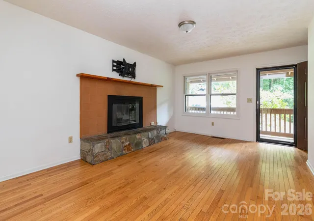 Photo 4 of Townhouse for sale at 404 Buck Cove Ter, Asheville, NC 28805 | MLS# 4418908 | Listing updated on 2026-10-15