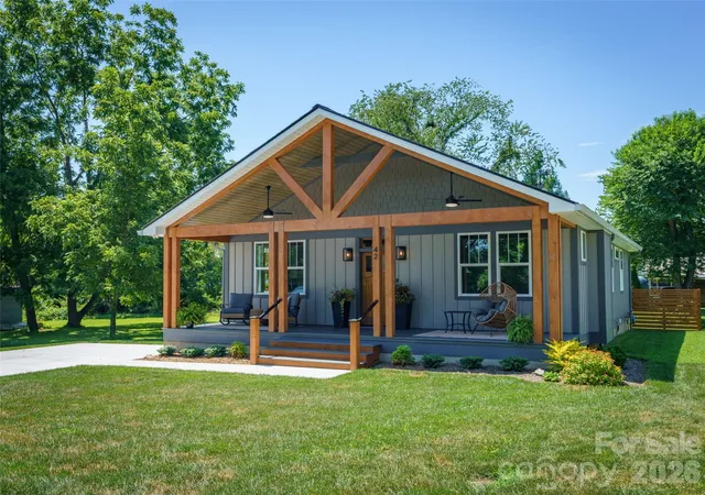 Photo 1 of Single family home for sale at 42 Summit Ave, Brevard, NC 28712 | MLS# 4418916 | Listing updated on 2026-08-29