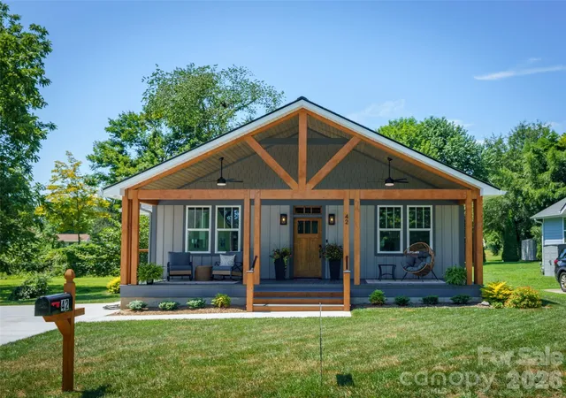 Photo 2 of Single family home for sale at 42 Summit Ave, Brevard, NC 28712 | MLS# 4418916 | Listing updated on 2026-08-29