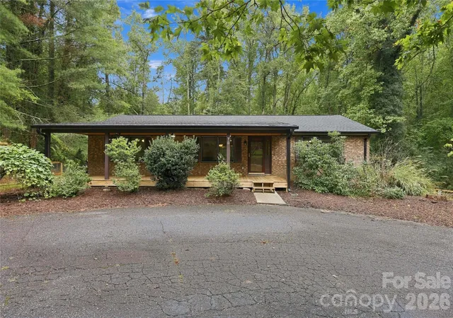 Photo 1 of Single family home for sale at 75 Crosswick Ln, Hendersonville, NC 28739 | MLS# 4418925 | Listing updated on 2026-10-06