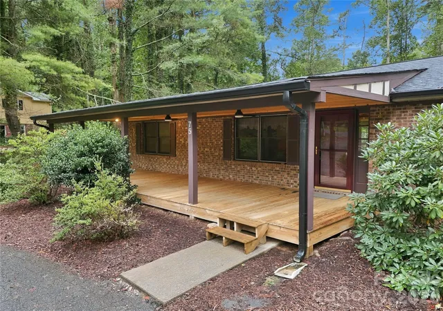 Photo 3 of Single family home for sale at 75 Crosswick Ln, Hendersonville, NC 28739 | MLS# 4418925 | Listing updated on 2026-10-06