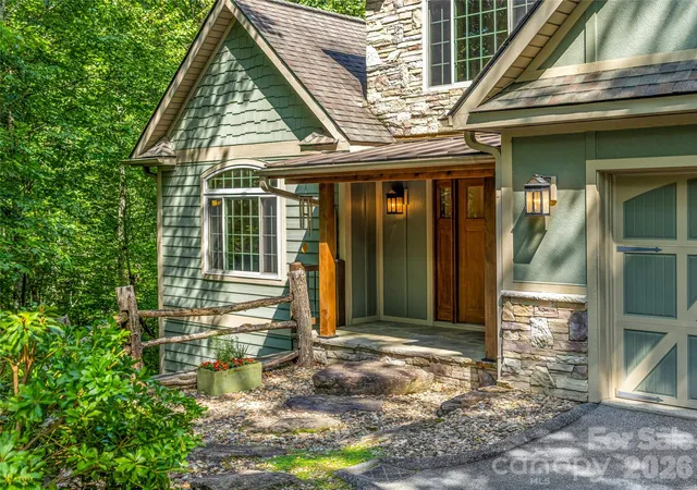 Photo 2 of Single family home for sale at 123 Isuhdavga Ct, Brevard, NC 28712 | MLS# 4418936 | Listing updated on 2026-09-04