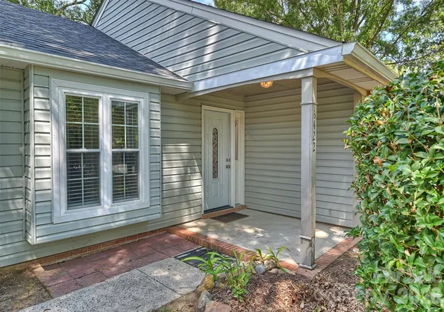 Photo 2 of Sale Pending at 6422 Pineburr Rd, Charlotte, NC 28211 | MLS# 4418937 | Listing updated on 2026-08-30