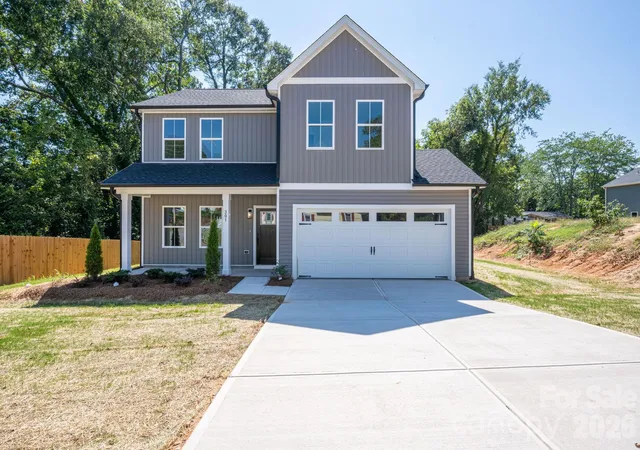 Photo 1 of Single family home for sale at 301 Congress St W, Lincolnton, NC 28092 | MLS# 4418941 | Listing updated on 2026-10-06