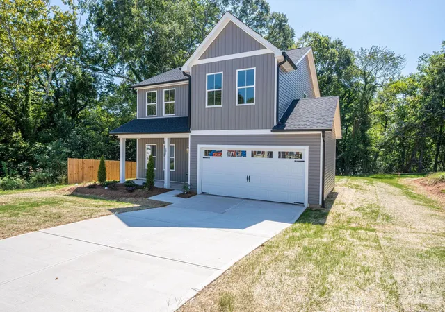 Photo 2 of Single family home for sale at 301 Congress St W, Lincolnton, NC 28092 | MLS# 4418941 | Listing updated on 2026-10-06