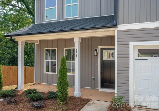 Photo 3 of Single family home for sale at 301 Congress St W, Lincolnton, NC 28092 | MLS# 4418941 | Listing updated on 2026-10-06