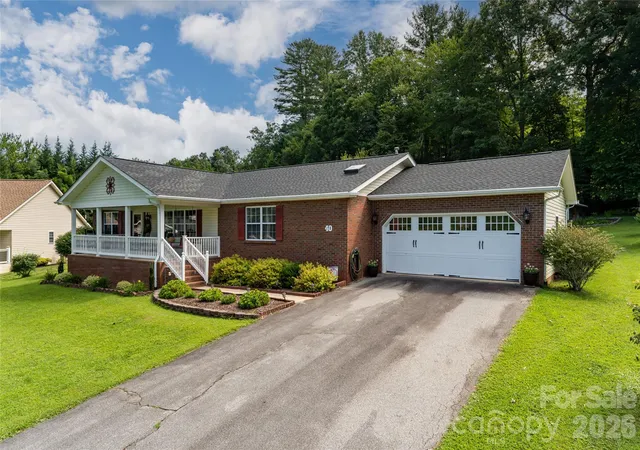 3rd image of 40 Meadow Dr, Horse Shoe, NC 28742 | MLS# 4418945