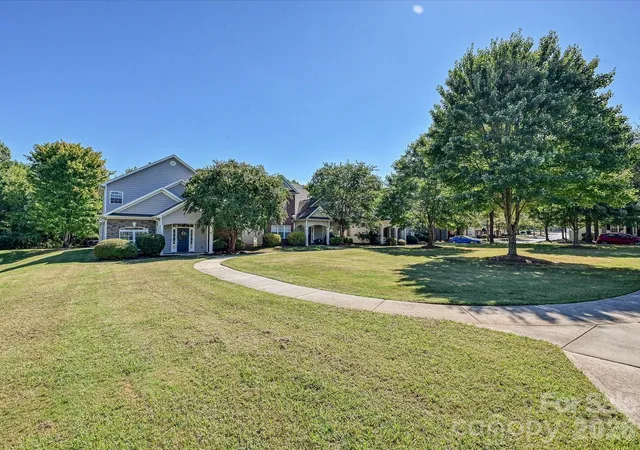 Photo 2 of Single family home for sale at 20345 Harroway Dr, Cornelius, NC 28031 | MLS# 4418948 | Listing updated on 2026-09-22