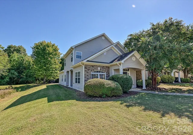 Photo 3 of Single family home for sale at 20345 Harroway Dr, Cornelius, NC 28031 | MLS# 4418948 | Listing updated on 2026-09-22