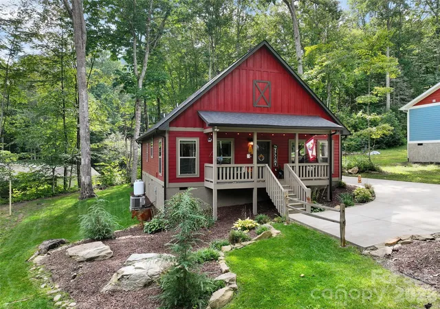 Photo 2 of Single family home for sale at 545 Twinbrook Ln, Maggie Valley, NC 28751 | MLS# 4418953 | Listing updated on 2026-10-09