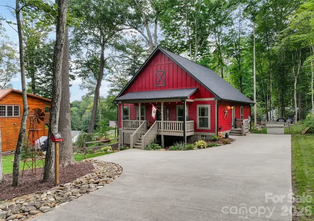 Photo 3 of Single family home for sale at 545 Twinbrook Ln, Maggie Valley, NC 28751 | MLS# 4418953 | Listing updated on 2026-10-09