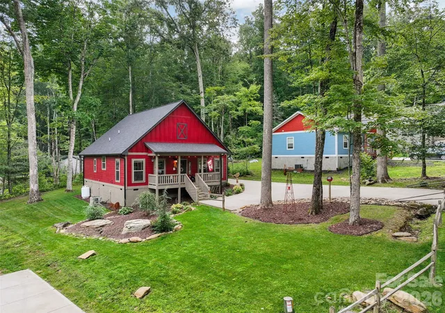 Photo 3 of Single family home for sale at 545 Twinbrook Ln, Maggie Valley, NC 28751 | MLS# 4418953 | Listing updated on 2026-10-09