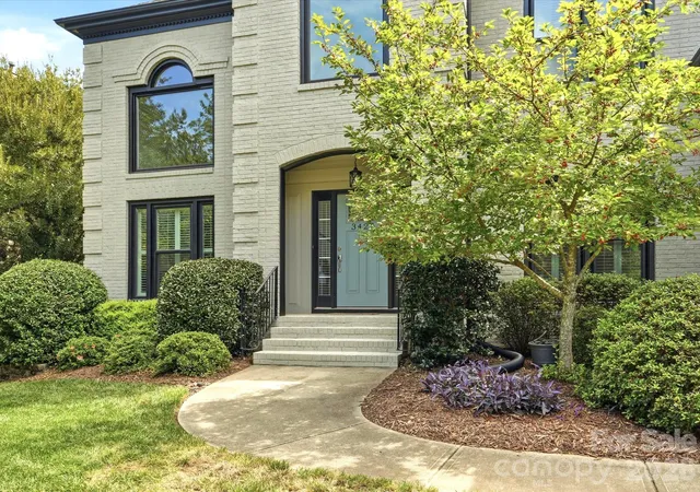 Photo 3 of Sale Pending at 3427 Twelve Oaks Pl, Charlotte, NC 28270 | MLS# 4418962 | Listing updated on 2026-09-23